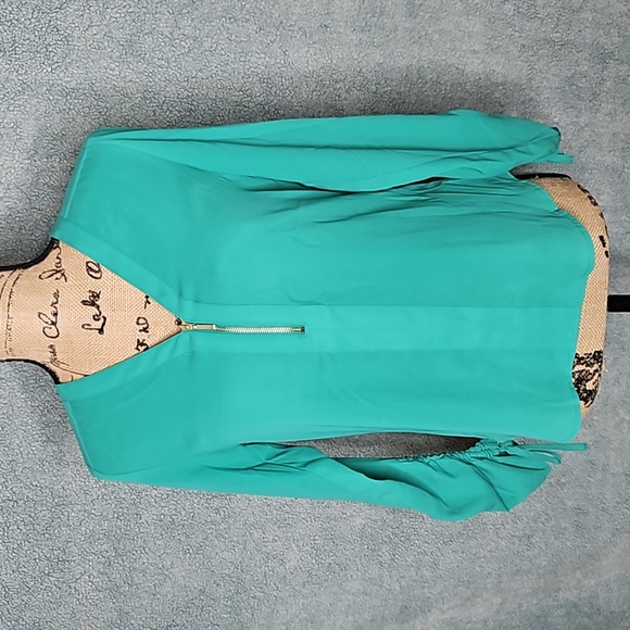 Express Blouse - Picture 2 of 5